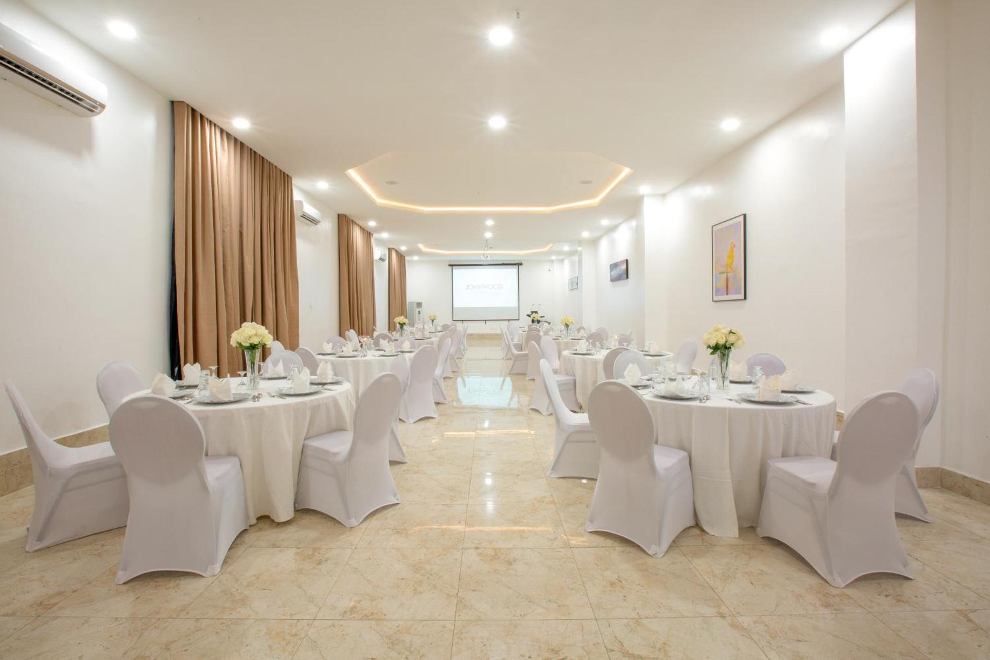 Johnwood Hotel By Bolton Abuja Bagian luar foto