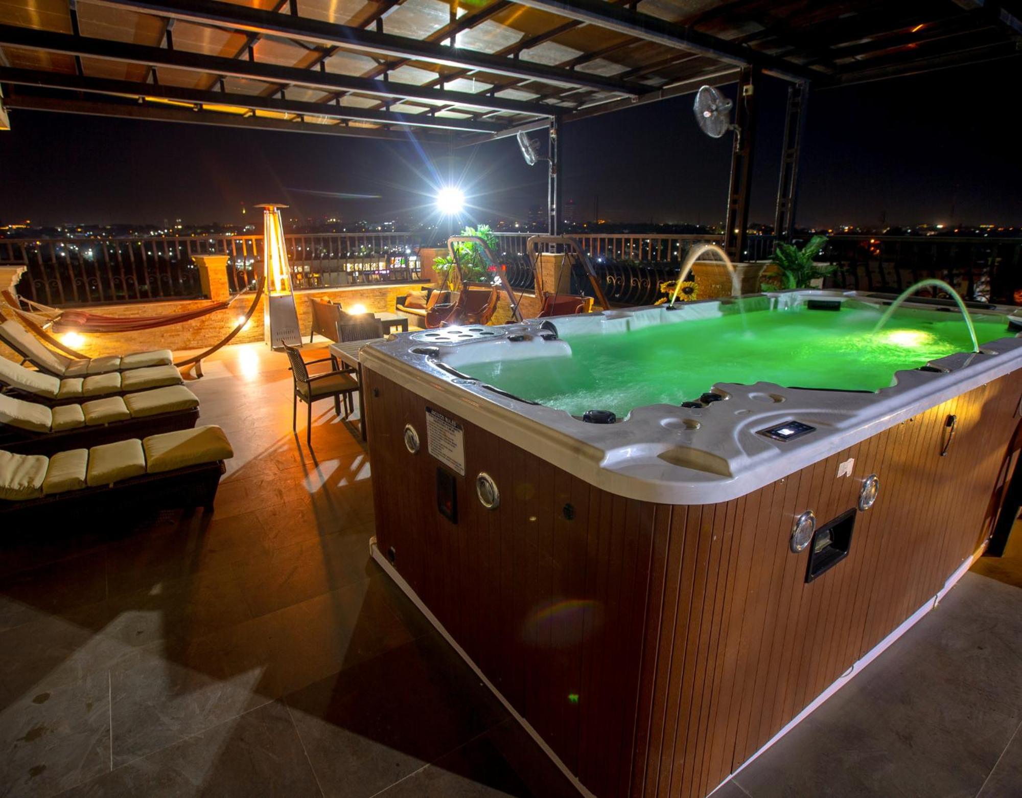 Johnwood Hotel By Bolton Abuja Bagian luar foto
