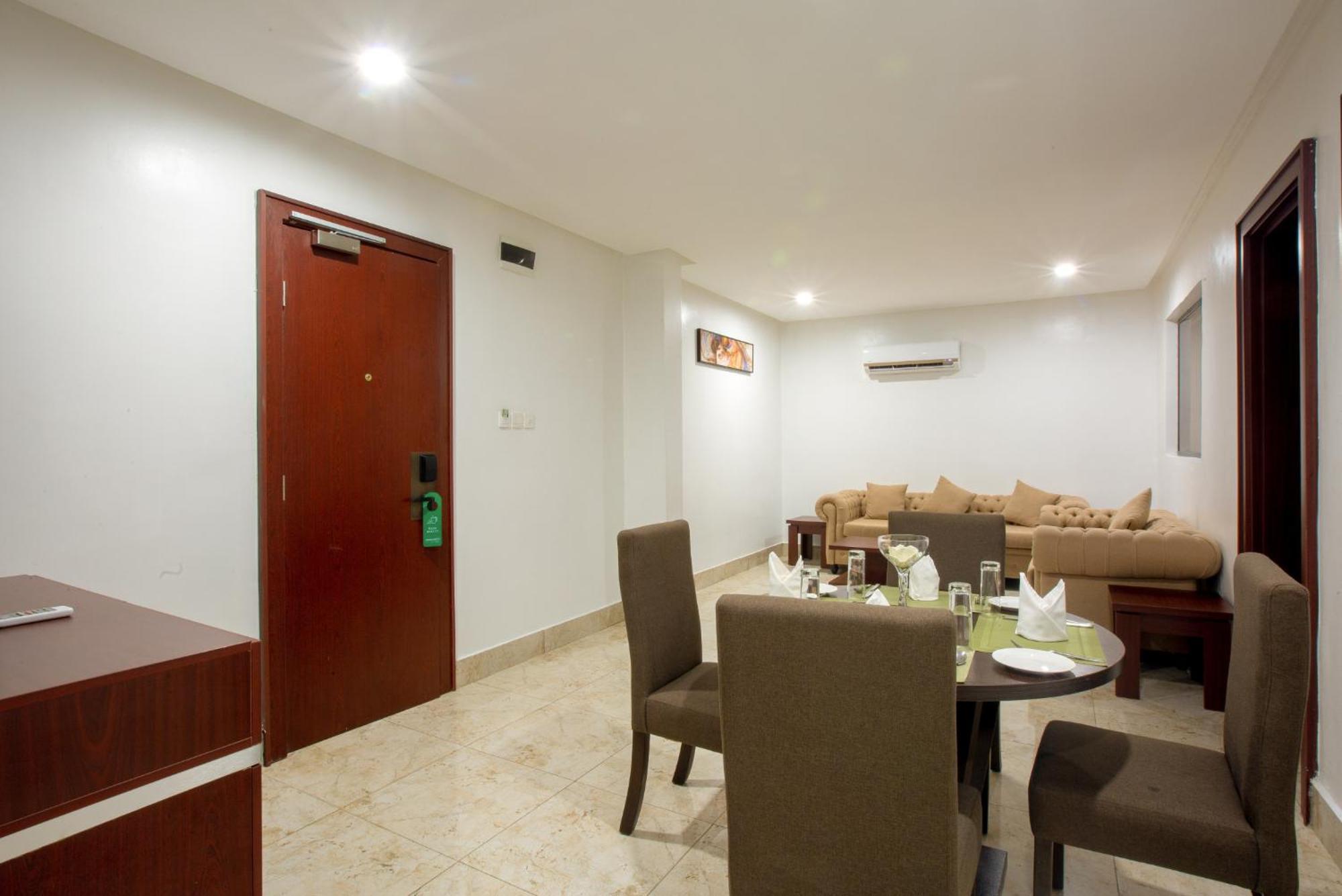 Johnwood Hotel By Bolton Abuja Bagian luar foto