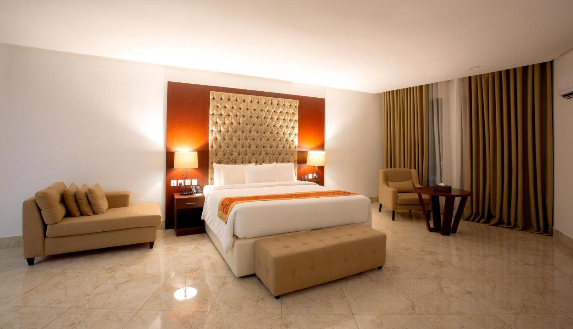 Johnwood Hotel By Bolton Abuja Bagian luar foto