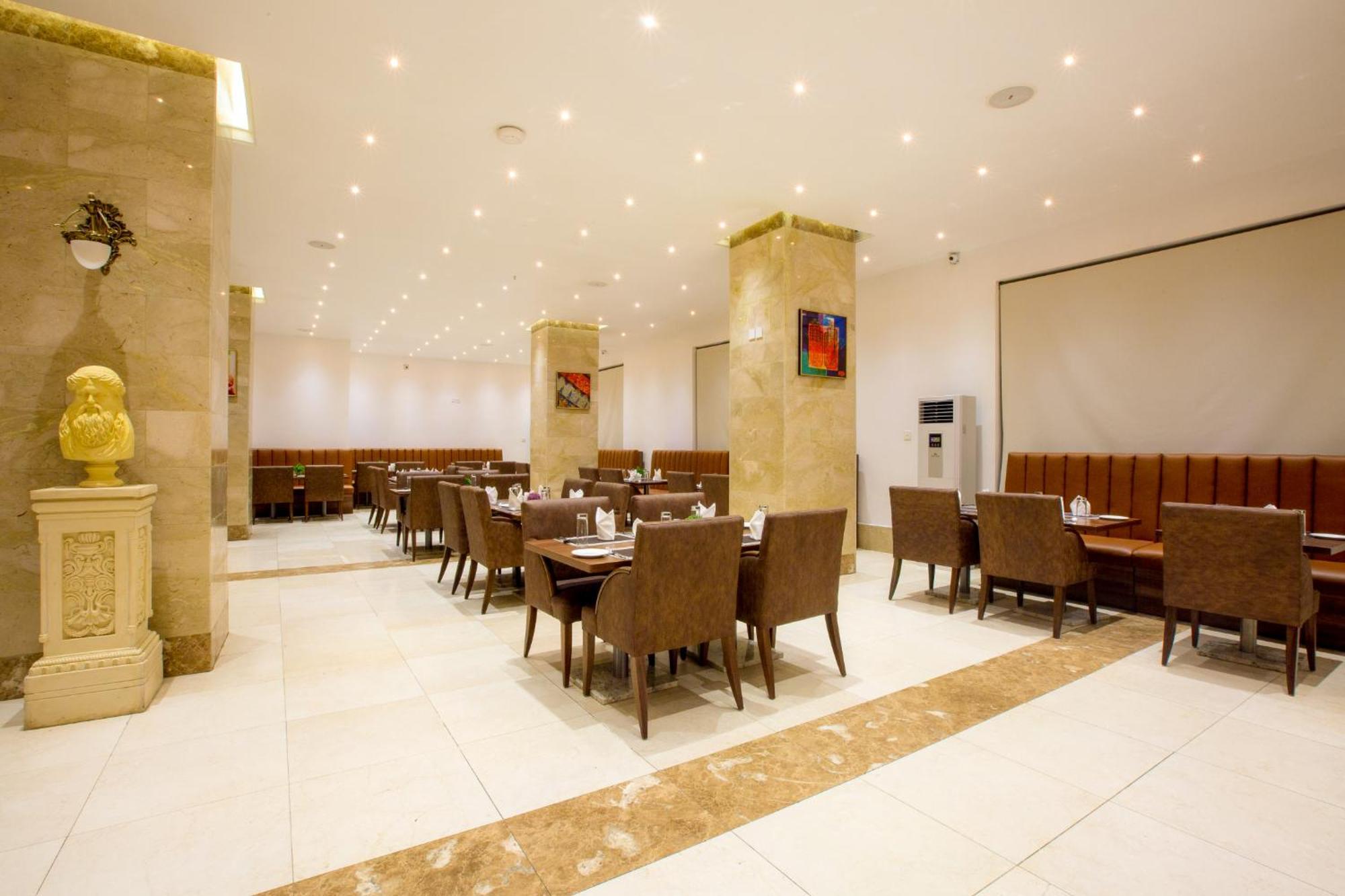 Johnwood Hotel By Bolton Abuja Bagian luar foto