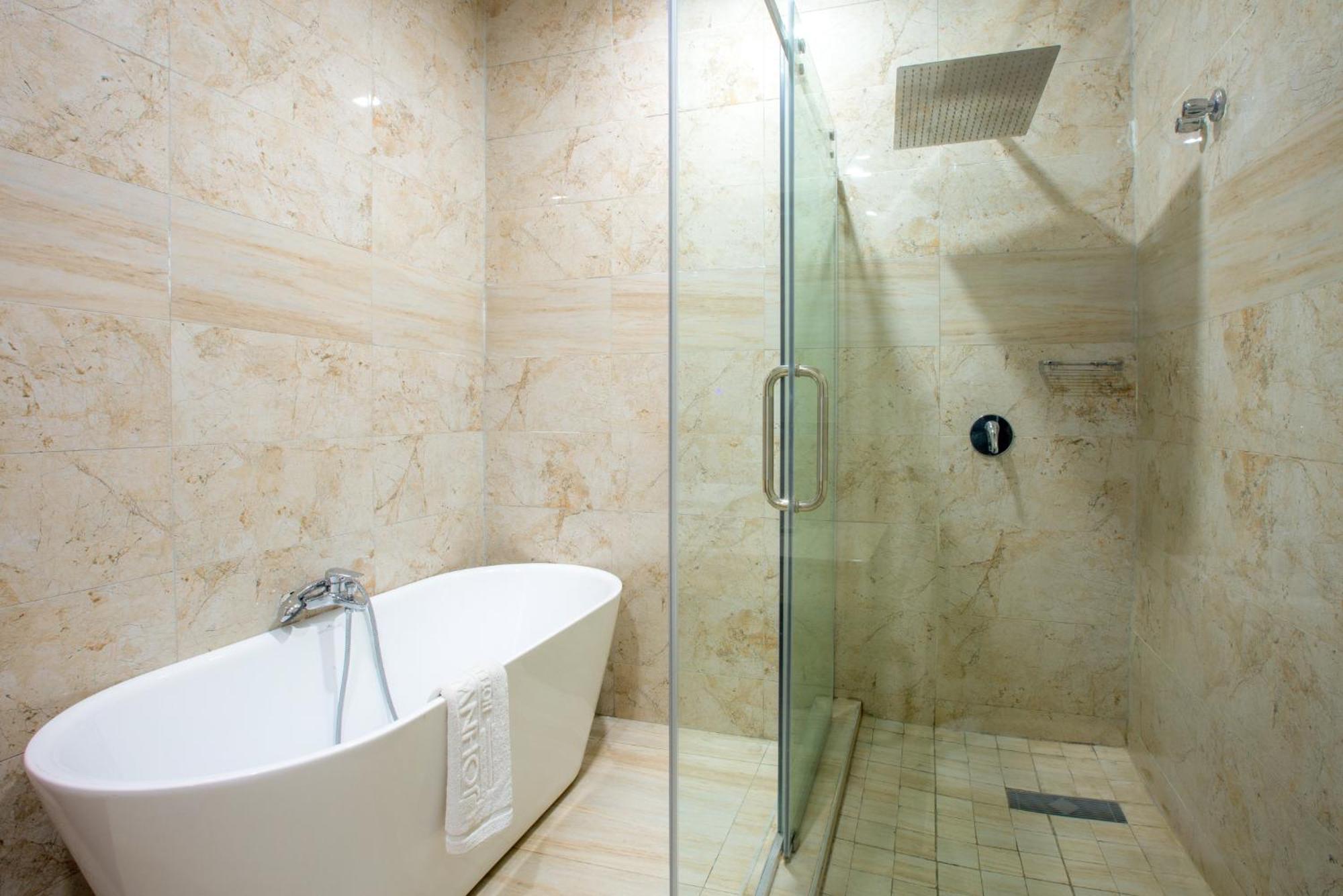 Johnwood Hotel By Bolton Abuja Bagian luar foto