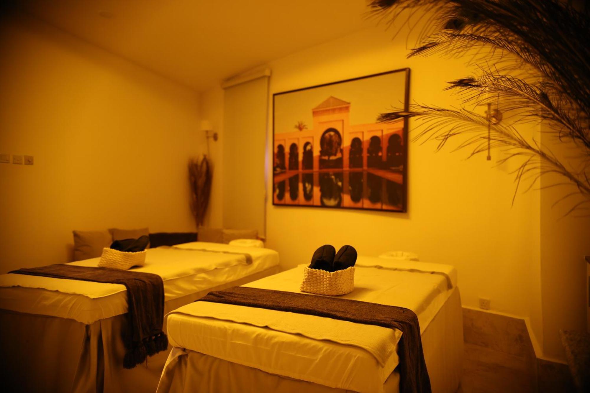 Johnwood Hotel By Bolton Abuja Bagian luar foto